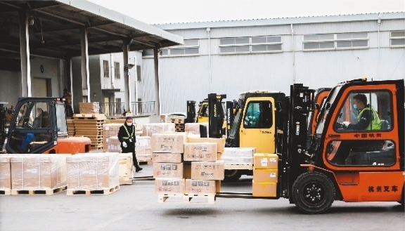 大連機(jī)場(chǎng)進(jìn)出口貨運(yùn)代理業(yè)務(wù)迎來高峰，高效服務(wù)保障產(chǎn)業(yè)鏈暢通